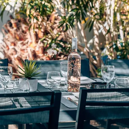 Maison Familiale Avec Piscine Privee A Pied Frais De Gestion Du Sejour 160e En Supplement A L'arrivee Family With Private Pool Within Walking Distance Management Fee 160e Payable Upon Arrival Villa