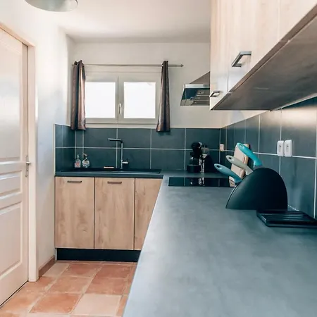 Maison Familiale Avec Piscine Privee A Pied Frais De Gestion Du Sejour 160e En Supplement A L'arrivee Family With Private Pool Within Walking Distance Management Fee 160e Payable Upon Arrival * Sainte-Maxime