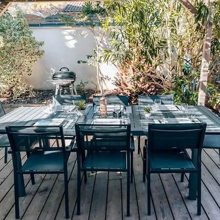 Villa Maison Familiale Avec Piscine Privee A Pied Frais De Gestion Du Sejour 160e En Supplement A L'arrivee Family With Private Pool Within Walking Distance Management Fee 160e Payable Upon Arrival Sainte-Maxime