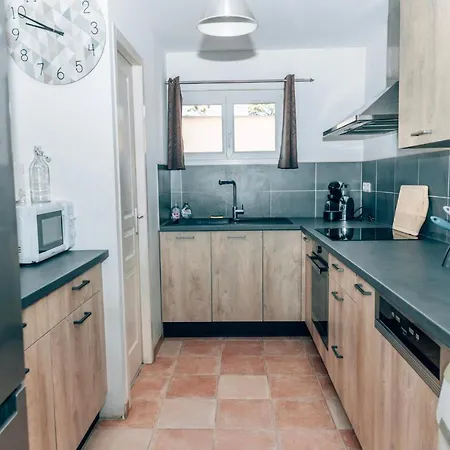 Maison Familiale Avec Piscine Privee A Pied Frais De Gestion Du Sejour 160e En Supplement A L'arrivee Family With Private Pool Within Walking Distance Management Fee 160e Payable Upon Arrival Villa Sainte-Maxime