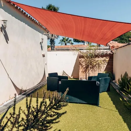 Villa Maison Familiale Avec Piscine Privee A Pied Frais De Gestion Du Sejour 160e En Supplement A L'arrivee Family With Private Pool Within Walking Distance Management Fee 160e Payable Upon Arrival *