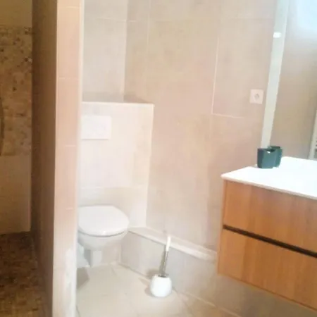 Maison Familiale Avec Piscine Privee A Pied Frais De Gestion Du Sejour 160e En Supplement A L'arrivee Family With Private Pool Within Walking Distance Management Fee 160e Payable Upon Arrival Villa *