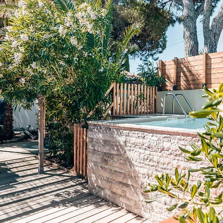 Maison Familiale Avec Piscine Privee A Pied Frais De Gestion Du Sejour 160e En Supplement A L'arrivee Family With Private Pool Within Walking Distance Management Fee 160e Payable Upon Arrival Villa *