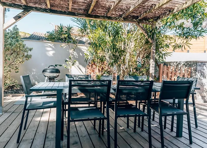 Maison Familiale Avec Piscine Privee A Pied Frais De Gestion Du Sejour 160e En Supplement A L'arrivee Family With Private Pool Within Walking Distance Management Fee 160e Payable Upon Arrival Villa *