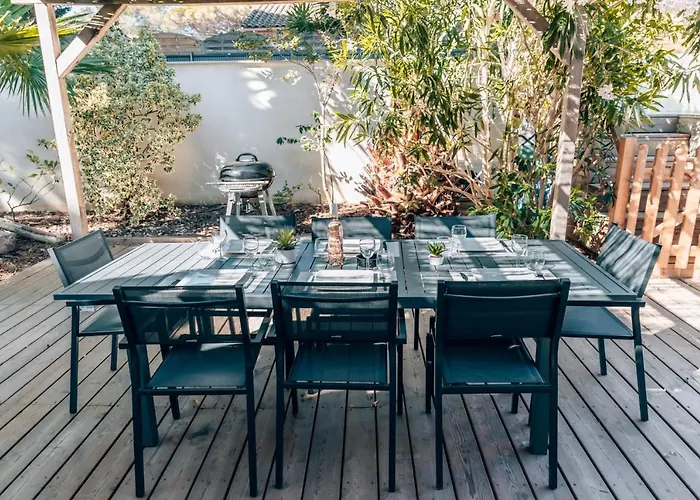 Villa Maison Familiale Avec Piscine Privee A Pied Frais De Gestion Du Sejour 160e En Supplement A L'arrivee Family With Private Pool Within Walking Distance Management Fee 160e Payable Upon Arrival Sainte-Maxime