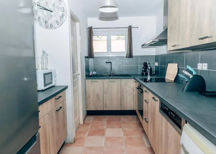 Maison Familiale Avec Piscine Privee A Pied Frais De Gestion Du Sejour 160e En Supplement A L'arrivee Family With Private Pool Within Walking Distance Management Fee 160e Payable Upon Arrival Villa Sainte-Maxime