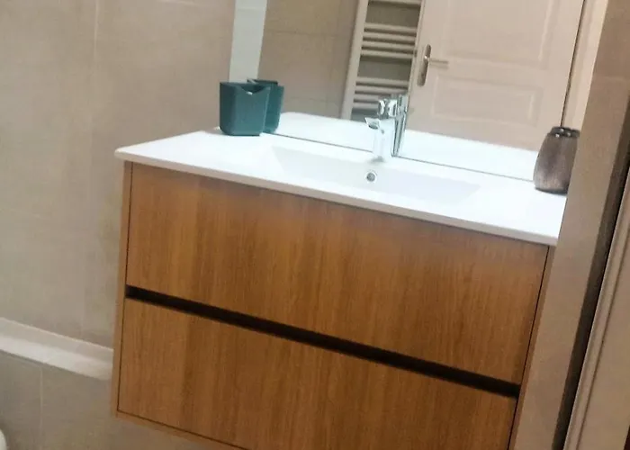 Villa Maison Familiale Avec Piscine Privee A Pied Frais De Gestion Du Sejour 160e En Supplement A L'arrivee Family With Private Pool Within Walking Distance Management Fee 160e Payable Upon Arrival
