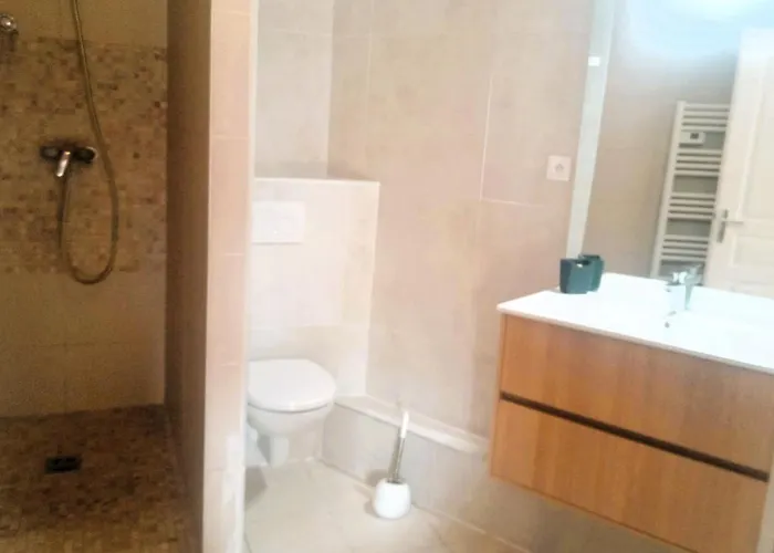 Maison Familiale Avec Piscine Privee A Pied Frais De Gestion Du Sejour 160e En Supplement A L'arrivee Family With Private Pool Within Walking Distance Management Fee 160e Payable Upon Arrival Villa *