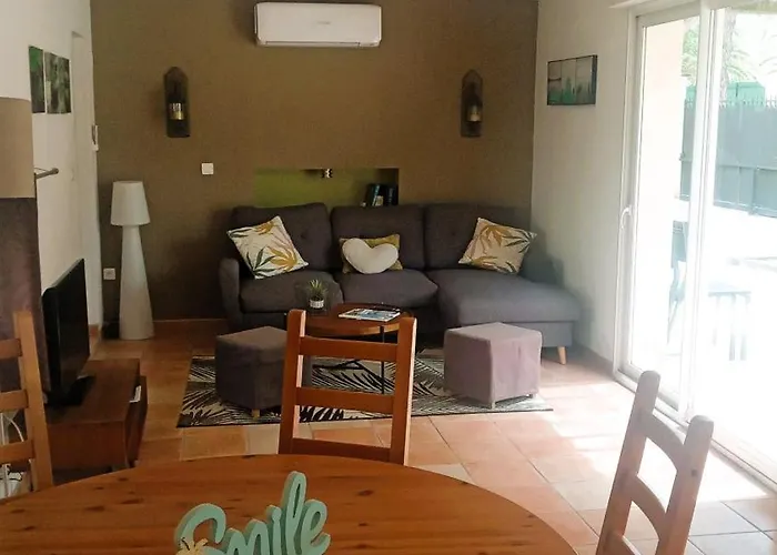 Maison Familiale Avec Piscine Privee A Pied Frais De Gestion Du Sejour 160e En Supplement A L'arrivee Family With Private Pool Within Walking Distance Management Fee 160e Payable Upon Arrival Villa Sainte-Maxime